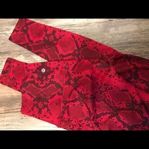 Luluelemon snake print